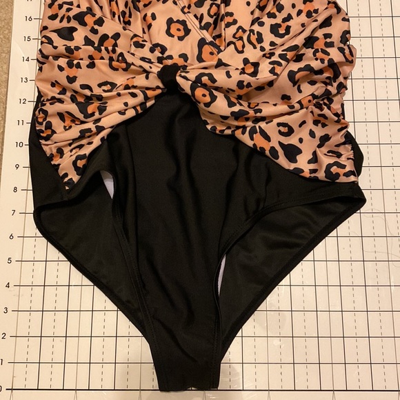Large Cheetah Print/Black Shein* Swimsuit 1 Piece Waist Accent Women’s HalterTie - Picture 5 of 10